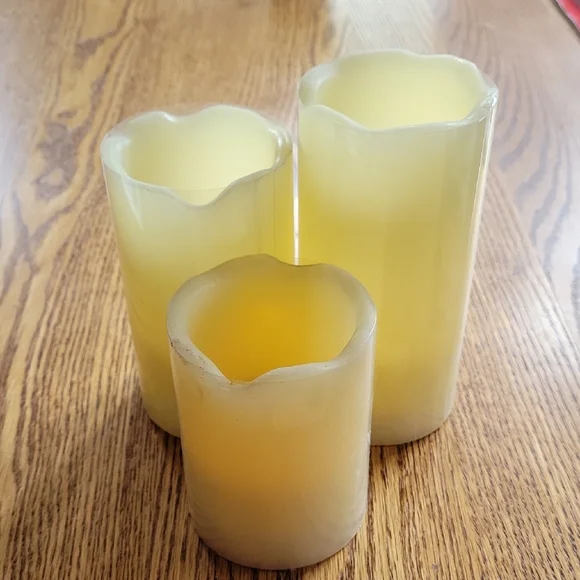 Elegant Set Of 3 Cream LED Candles Set - Picture 1 of 2